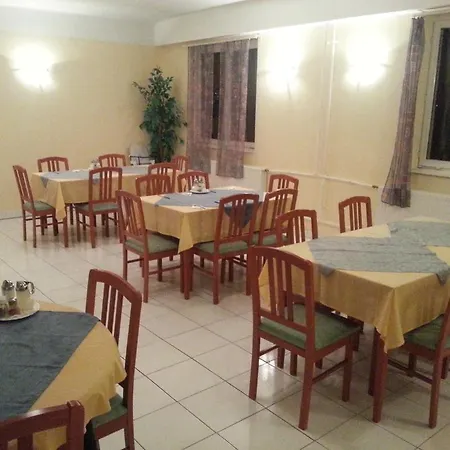 Szamarkut Panzio Bed & Breakfast Pětikostelí